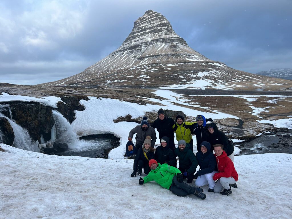 foto-di-gruppo-a-Kirkjufell